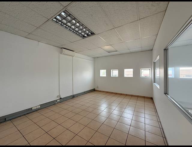 791M² SHOWROOM TO LET IN ALTON